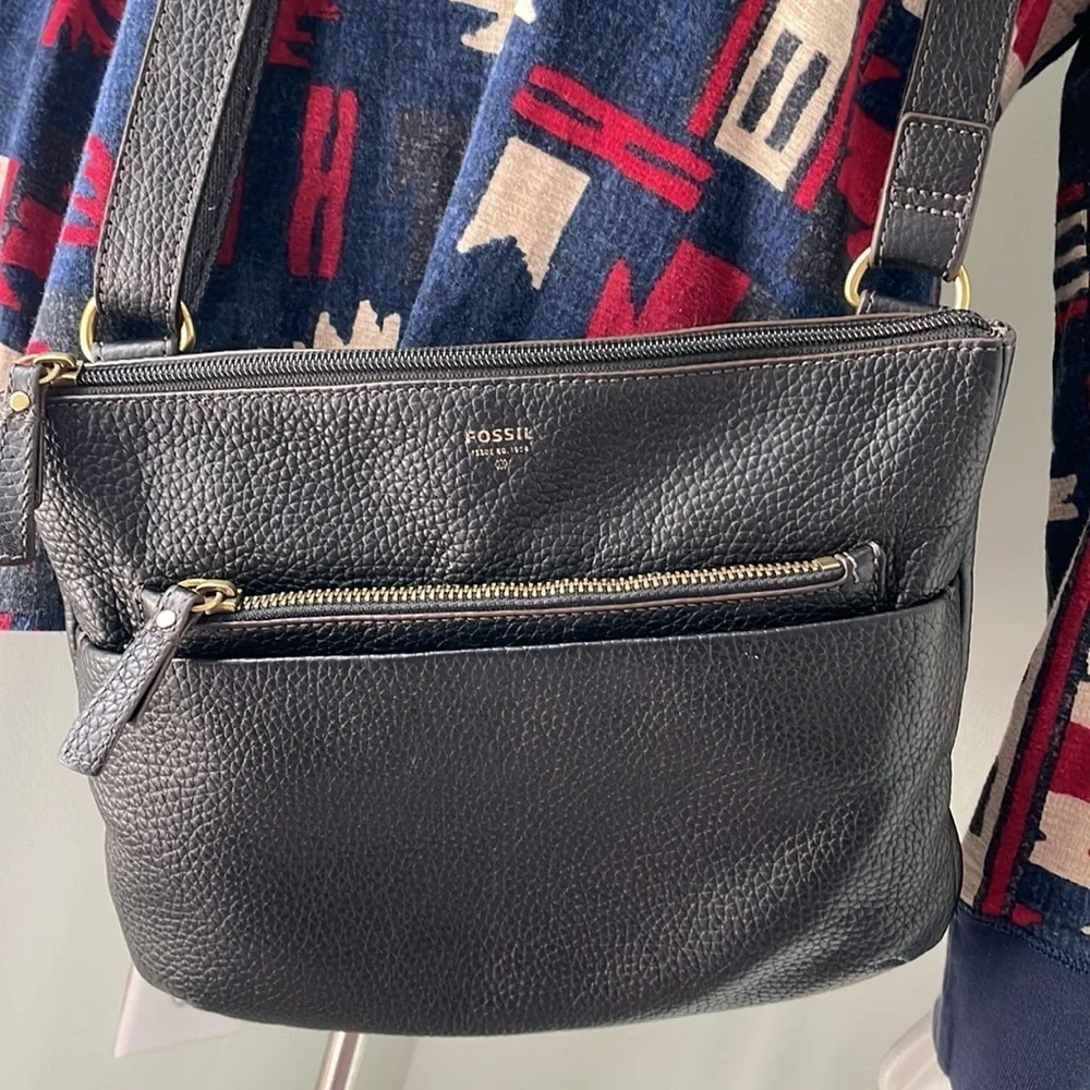 Vintage Fossil Pebble Black leather crossbody